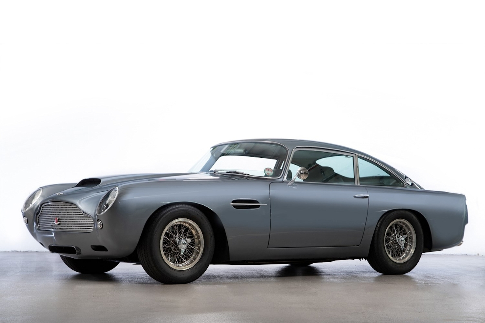 Aston Martin DB4