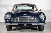 Aston Martin DB4